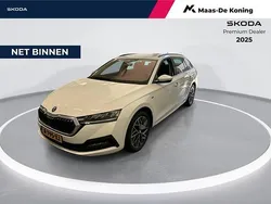Wit Gebruikt 2022 Skoda Octavia Business Line Stationwagen | € 27.940 (Duur)