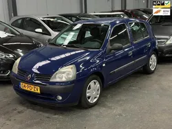 Blauw Gebruikt 2004 Renault Clio II Hatchback | € 1.499 (Eerlijke prijs)