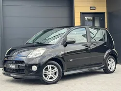 Zwart, metallic lak Gebruikt 2005 Daihatsu Sirion Hatchback | € 3.150 (Eerlijke prijs)