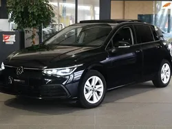 Zwart, metallic lak Gebruikt 2020 VW Golf VIII Life Hatchback | € 21.950 (Eerlijke prijs)