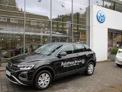Zwart Gebruikt 2022 VW T-Roc Basis SUV | € 27.166 (Eerlijke prijs)