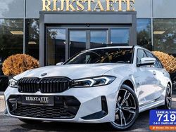 Wit Gebruikt 2023 BMW 330e M Sport Stationwagen | € 44.900 (Eerlijke prijs)