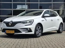 Wit Gebruikt 2022 Renault Mégane IV Intens Hatchback | € 18.750 (Eerlijke prijs)