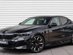 Zwart Gebruikt 2024 BMW 550e M Sport Sedan | € 86.950 (Eerlijke prijs)