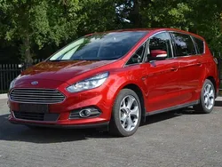 Rood, metallic lak Gebruikt 2016 Ford S-MAX Titanium MPV | € 17.900 (Eerlijke prijs)