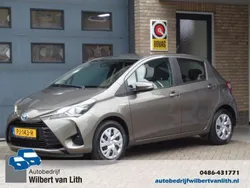 Grijs, metallic lak Gebruikt 2017 Toyota Yaris Hybrid Hatchback | € 12.995 (Goede deal)