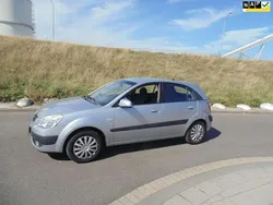 Grijs Gebruikt 2007 Kia Rio LX Hatchback | € 999