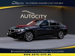 Zwart Gebruikt 2023 BMW 320e Comfort Edition Sedan | € 36.950 (Eerlijke prijs)