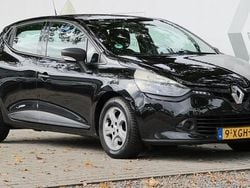 Zwart Gebruikt 2014 Renault Clio IV Authentique Hatchback | € 7.900 (Duur)
