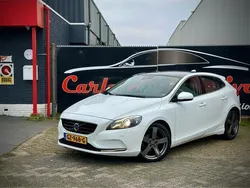 Wit / crystal white pearl Gebruikt 2015 Volvo V40 Ocean Race Stationwagen | € 8.950 (Eerlijke prijs)