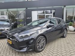 Zwart, metallic lak Gebruikt 2023 Kia Ceed Sportswagon Stationwagen | € 24.995 (Duur)