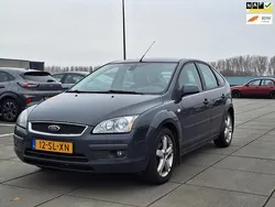 Grijs Gebruikt 2006 Ford Focus Ghia Hatchback | € 2.350 (Eerlijke prijs)