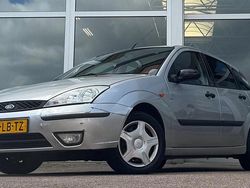 Grijs Gebruikt 2002 Ford Focus Hatchback | € 994 (Eerlijke prijs)
