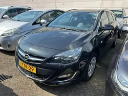 Zwart Gebruikt 2014 Opel Astra Cosmo Stationwagen | € 6.450 (Eerlijke prijs)
