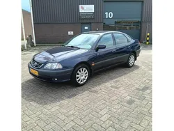 Blauw Gebruikt 2001 Toyota Avensis Sol Hatchback | € 2.599 (Eerlijke prijs)