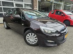 Bruin Gebruikt 2012 Opel Astra Edition Hatchback | € 3.750 (Goede deal)