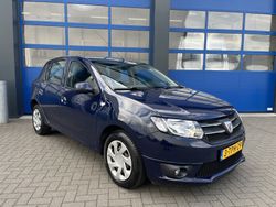 Blauw Gebruikt 2014 Dacia Sandero Lauréate Hatchback | € 5.450 (Eerlijke prijs)