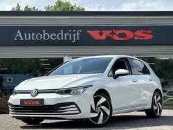 Wit Gebruikt 2023 VW Golf VIII Business Hatchback | € 24.900 (Eerlijke prijs)