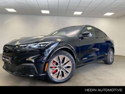 Zwart Nieuw 2025 Ford Mustang Mach-E Premium SUV | € 53.400 (Eerlijke prijs)
