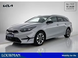 Wolf grey metallic (grijs metallic) Nieuw 2025 Kia Ceed Sportswagon Stationwagen | € 37.950 (Iets duurder)