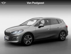 Skyscraper grey metallic (grijs metallic) Nieuw 2025 BMW 220 Luxury Line Stationwagen | € 60.098 (Duur)