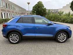 Blauw Gebruikt 2022 VW T-Roc Style SUV | € 25.950 (Eerlijke prijs)