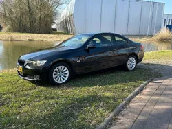 Zwart Gebruikt 2009 BMW 320 Coupé | € 9.349 (Eerlijke prijs)
