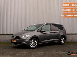 Grijs, metallic lak Gebruikt 2016 VW Touran Comfortline MPV | € 16.900