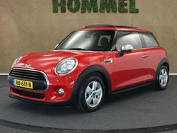 Rood Gebruikt 2017 Mini ONE Business Hatchback | € 13.645 (Eerlijke prijs)