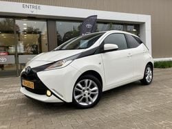 Wit Gebruikt 2018 Toyota Aygo Play Hatchback | € 10.750 (Eerlijke prijs)