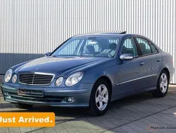 Blauw, metallic lak Gebruikt 2005 Mercedes E350 Avantgarde Sedan | € 14.950 (Iets duurder)