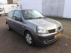 Grijs Gebruikt 2003 Renault Clio II Expression Hatchback | € 900 (Super prijs)