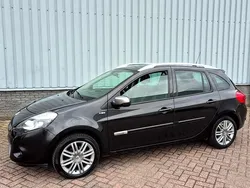 Zwart, metallic lak Gebruikt 2011 Renault Clio GrandTour Stationwagen | € 5.495 (Eerlijke prijs)