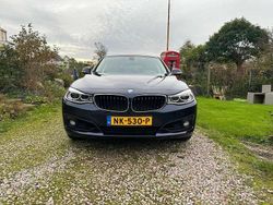 Blauw Gebruikt 2015 BMW 320 Luxury Line Sedan | € 17.500 (Goede deal)