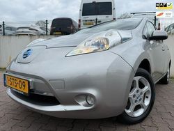 Grijs, metallic lak Gebruikt 2013 Nissan Leaf Base Hatchback | € 5.999 (Eerlijke prijs)