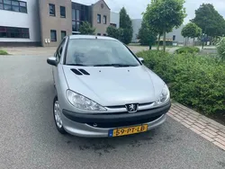 Grijs Gebruikt 2004 Peugeot 206 Hatchback | € 799