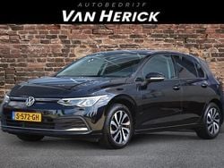 Zwart Gebruikt 2021 VW Golf VIII Hatchback | € 21.945 (Goede deal)