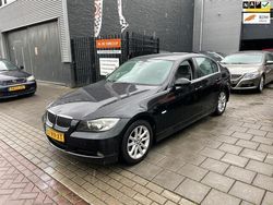 Zwart, metallic lak Gebruikt 2005 BMW 320 Executive Sedan | € 1.499 (Super prijs)