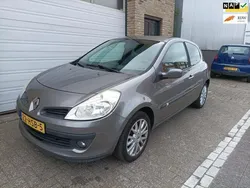 Grijs Gebruikt 2009 Renault Clio II Collection Hatchback | € 1.750 (Eerlijke prijs)