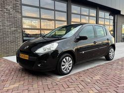 Zwart Gebruikt 2010 Renault Clio II Hatchback | € 3.975 (Eerlijke prijs)