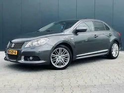 Grijs Gebruikt 2012 Suzuki Kizashi Sport Sedan | € 9.999