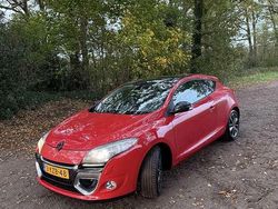 Rood Gebruikt 2013 Renault Mégane Coupé Bose Edition Coupé | € 3.500