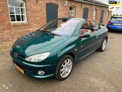 Groen Gebruikt 2006 Peugeot 206 CC Roland Garros Cabriolet | € 2.900 (Eerlijke prijs)