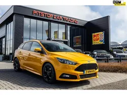 Geel Gebruikt 2016 Ford Focus ST Hatchback | € 19.750 (Eerlijke prijs)