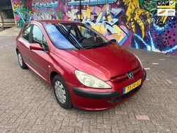 Rood Gebruikt 2002 Peugeot 307 Hatchback | € 1.795 (Eerlijke prijs)