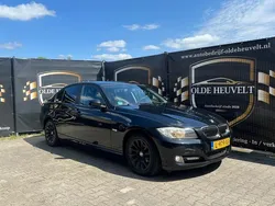 Zwart, metallic lak Gebruikt 2009 BMW 318 Sedan | € 4.150 (Super prijs)