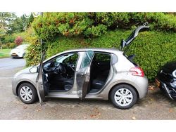 Grijs (metallic) Gebruikt 2014 Peugeot 208 Envy Hatchback | € 6.950 (Eerlijke prijs)