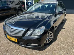 Zwart, metallic lak Gebruikt 2010 Mercedes E200 Stationwagen | € 9.990 (Goede deal)