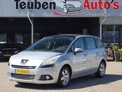 Grijs Gebruikt 2011 Peugeot 5008 MPV | € 3.985 (Eerlijke prijs)