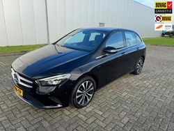 Zwart (metallic) Gebruikt 2021 Mercedes B250e Premium MPV | € 17.995 (Goede deal)